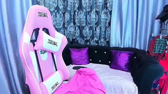 Snapshot of KamilaFoxy chatting on 02/04/25, 07:07 KamilaFoxy online show from 02/04/25, 07:07