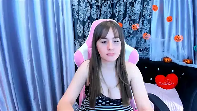 Snapshot of KamilaFoxy chatting on 10/28/25, 03:54 KamilaFoxy online show from 10/28/25, 03:54