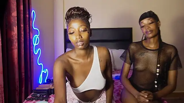 Snapshot of _Watuluv_ chatting on 03/15/26, 05:24 Watuluv online show from 03/15/26, 05:24