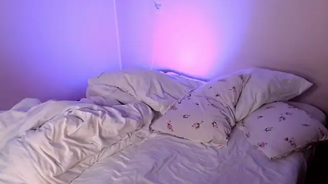 Snapshot of KatieMelone chatting on 09/30/25, 02:27 KatieMelone online show from 09/30/25, 02:27