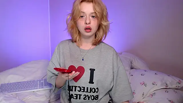 Snapshot of KatieMelone chatting on 10/09/25, 05:22 KatieMelone online show from 10/09/25, 05:22