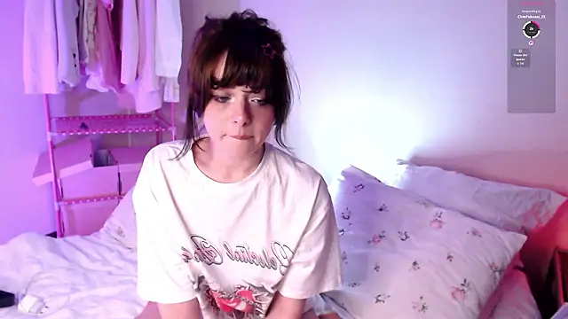 Snapshot of KatieMelone chatting on 02/25/26, 01:37 KatieMelone online show from 02/25/26, 01:37