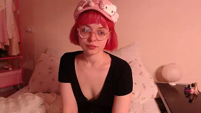 Snapshot of KatieMelone chatting on 07/15/26, 08:36 KatieMelone online show from 07/15/26, 08:36