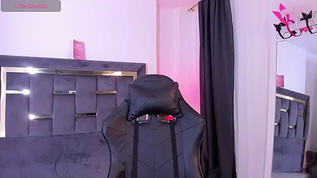 MarilynSmIith online show from 12/04/25, 12:58