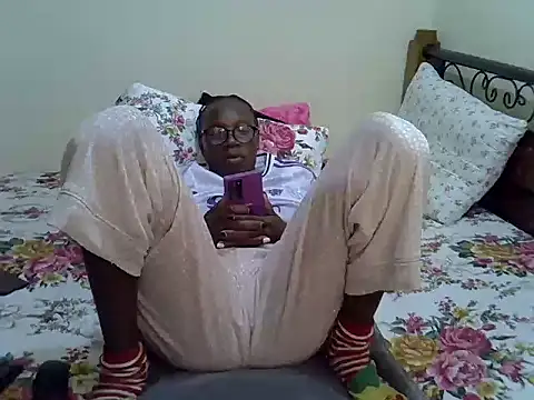 Sweet Bear online show from 10/31/25, 05:25