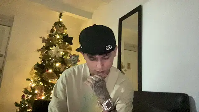 Snapshot of bob_petterson chatting on 12/19/24, 02:12 bob petterson online show from 12/19/24, 02:12