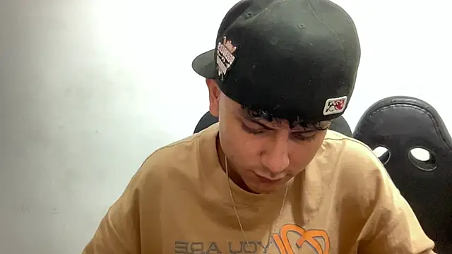 Snapshot of bob_petterson chatting on 01/03/25, 10:29 bob petterson online show from 01/03/25, 10:29