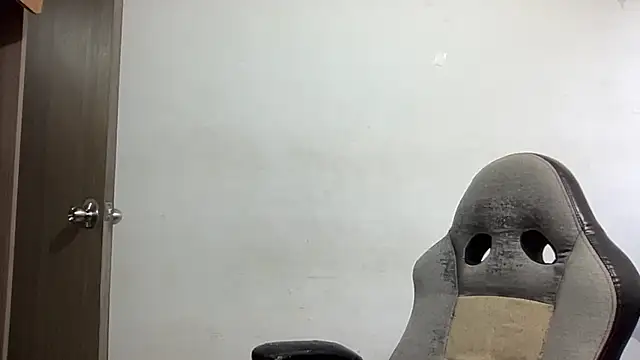 Snapshot of bob_petterson chatting on 01/05/25, 10:19 bob petterson online show from 01/05/25, 10:19