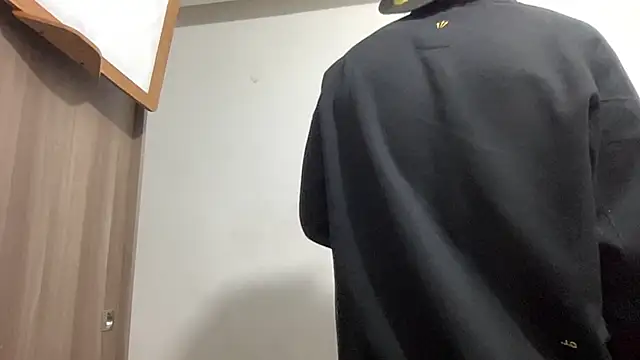 Snapshot of bob_petterson chatting on 01/06/25, 01:20 bob petterson online show from 01/06/25, 01:20