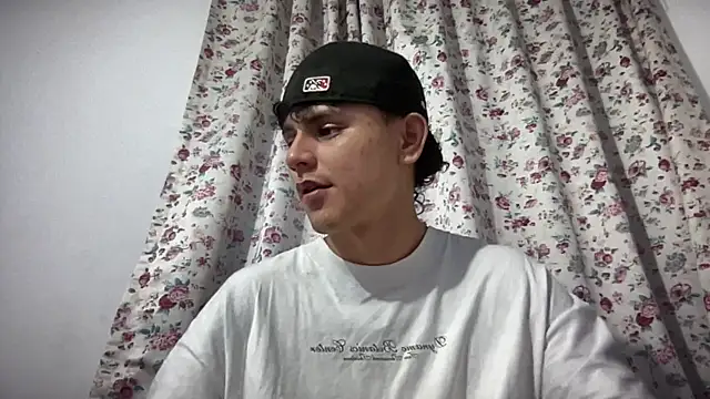 Snapshot of bob_petterson chatting on 01/23/25, 03:26 bob petterson online show from 01/23/25, 03:26