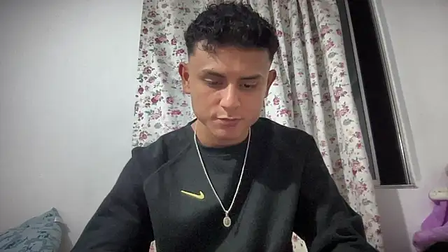 Snapshot of bob_petterson chatting on 01/26/25, 03:06 bob petterson online show from 01/26/25, 03:06