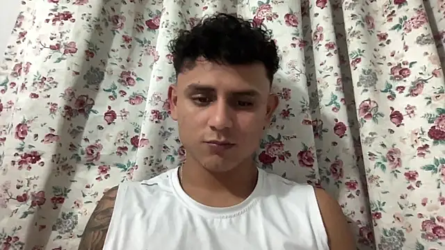 Snapshot of bob_petterson chatting on 01/29/25, 06:01 bob petterson online show from 01/29/25, 06:01