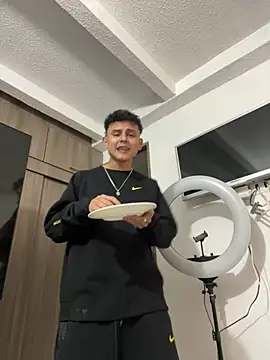 Snapshot of bob_petterson chatting on 01/31/25, 04:59 bob petterson online show from 01/31/25, 04:59