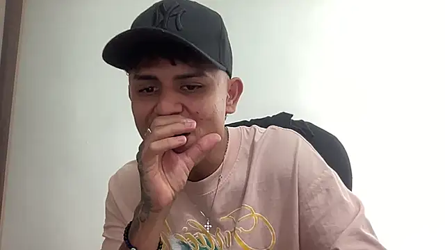 Snapshot of bob_petterson chatting on 02/13/25, 05:54 bob petterson online show from 02/13/25, 05:54