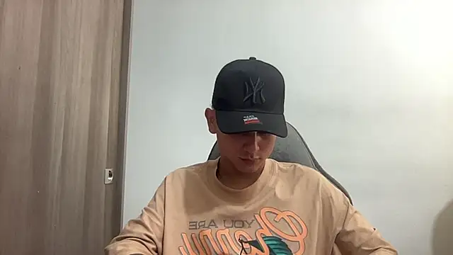 Snapshot of bob_petterson chatting on 02/15/25, 08:11 bob petterson online show from 02/15/25, 08:11