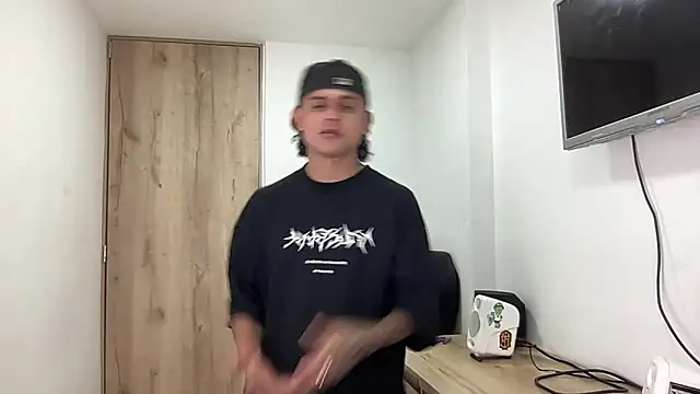 Snapshot of bob_petterson chatting on 09/13/25, 11:59 bob petterson online show from 09/13/25, 11:59