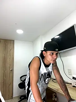 Snapshot of bob_petterson chatting on 09/16/25, 03:18 bob petterson online show from 09/16/25, 03:18