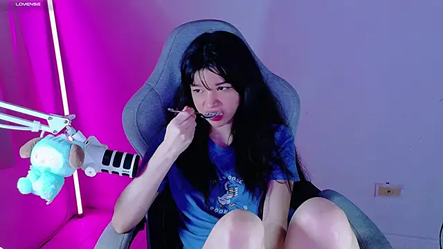 Snapshot of stephybrown chatting on 04/25/26, 04:04 stephybrown online show from 04/25/26, 04:04