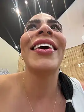 valecruz903 online show from 10/28/25, 03:58