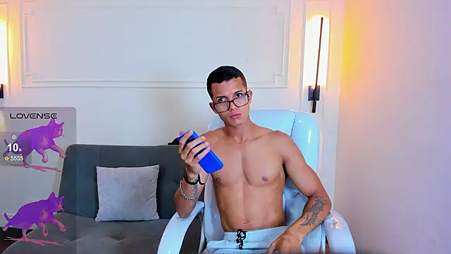 Paradise boy s online show from 02/11/26, 05:40