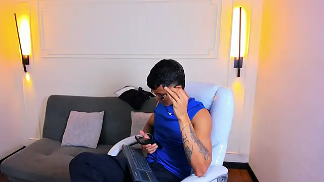 Paradise boy s online show from 04/08/26, 08:31