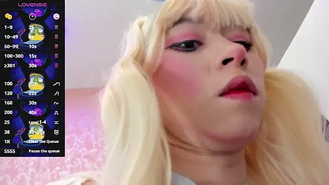 Snapshot of NEZUKO_MITSURI chatting on 09/27/25, 12:43 NEZUKO MITSURI online show from 09/27/25, 12:43