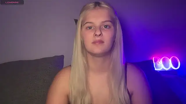 Snapshot of Allylove03 chatting on 12/16/25, 03:22 Allylove03 online show from 12/16/25, 03:22