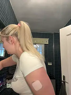 Snapshot of Allylove03 chatting on 01/14/26, 08:42 Allylove03 online show from 01/14/26, 08:42