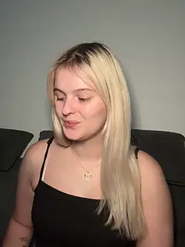 Snapshot of Allylove03 chatting on 02/04/26, 03:29 Allylove03 online show from 02/04/26, 03:29