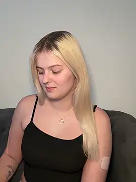 Snapshot of Allylove03 chatting on 02/09/26, 03:16 Allylove03 online show from 02/09/26, 03:16