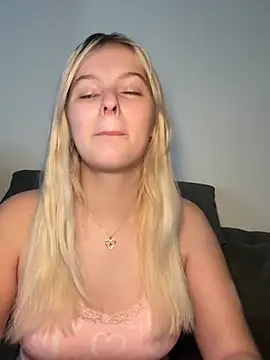 Snapshot of Allylove03 chatting on 02/14/26, 05:48 Allylove03 online show from 02/14/26, 05:48