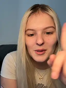 Snapshot of Allylove03 chatting on 02/15/26, 08:35 Allylove03 online show from 02/15/26, 08:35