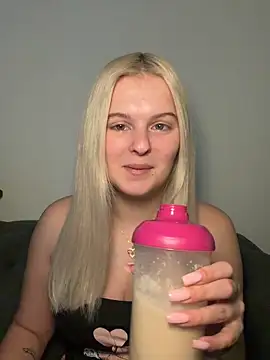 Snapshot of Allylove03 chatting on 03/15/26, 05:13 Allylove03 online show from 03/15/26, 05:13