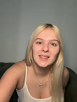 Snapshot of Allylove03 chatting on 04/04/26, 05:16 Allylove03 online show from 04/04/26, 05:16