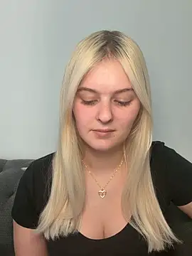 Snapshot of Allylove03 chatting on 04/13/26, 02:11 Allylove03 online show from 04/13/26, 02:11