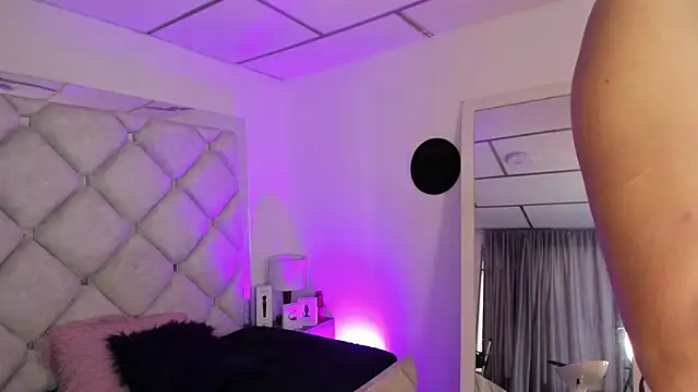 Snapshot of alessiaferry chatting on 03/19/26, 07:51 alessiaferry online show from 03/19/26, 07:51