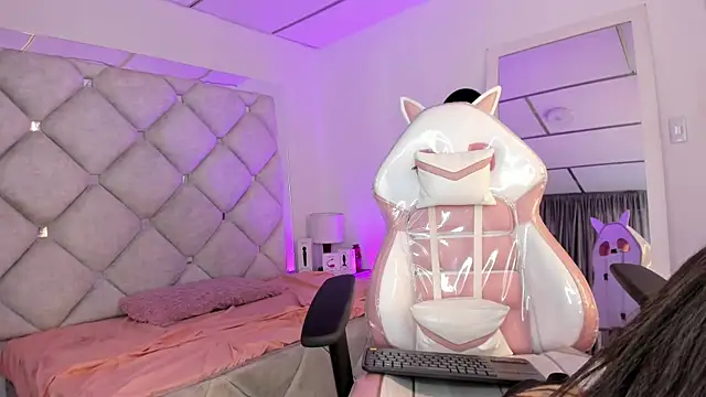 Snapshot of alessiaferry chatting on 03/27/26, 09:36 alessiaferry online show from 03/27/26, 09:36