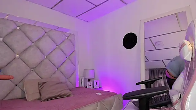 Snapshot of alessiaferry chatting on 04/07/26, 05:13 alessiaferry online show from 04/07/26, 05:13