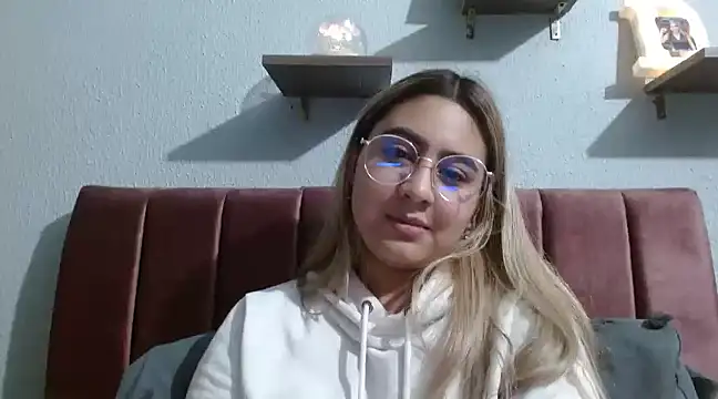 Miabonnett  online show from 01/29/25, 12:22