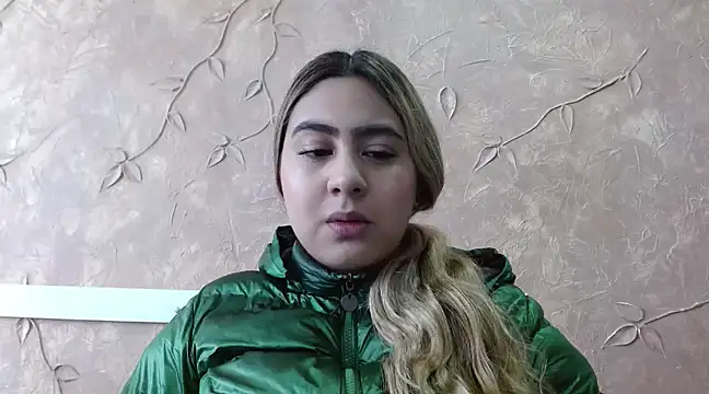 Miabonnett  online show from 02/20/25, 12:04