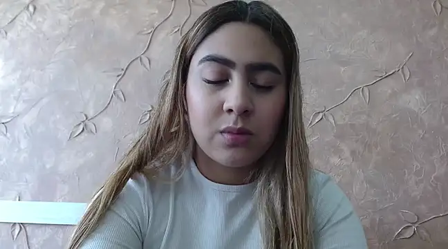 Miabonnett  online show from 02/21/25, 12:06