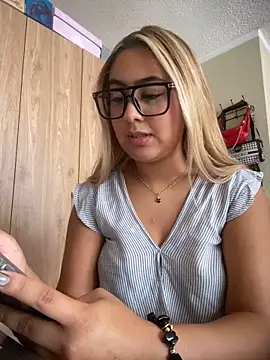Miabonnett  online show from 04/27/26, 03:10