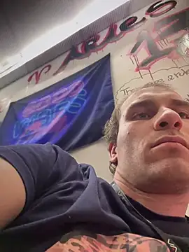 Snapshot of pervy_devil chatting on 01/01/25, 05:11 pervy devil online show from 01/01/25, 05:11