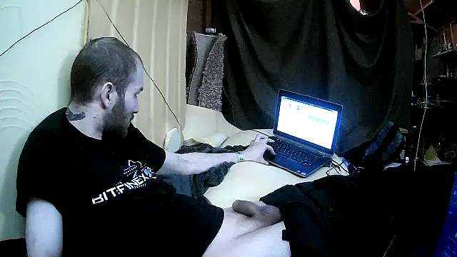 Snapshot of pervy_devil chatting on 03/01/25, 06:43 pervy devil online show from 03/01/25, 06:43