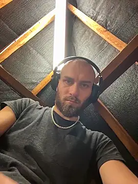 Snapshot of pervy_devil chatting on 10/07/25, 06:32 pervy devil online show from 10/07/25, 06:32