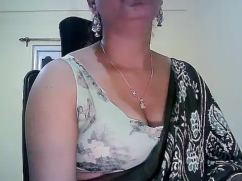 Snapshot of Model-Tanya chatting on 12/22/25, 05:21 Model-Tanya online show from 12/22/25, 05:21