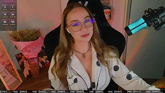 Emili1- online show from 12/01/25, 11:48