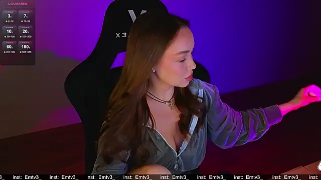 Snapshot of Emili1- chatting on 03/06/26, 03:30 Emili1- online show from 03/06/26, 03:30