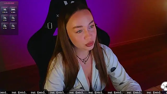 Snapshot of Emili1- chatting on 03/18/26, 11:57 Emili1- online show from 03/18/26, 11:57