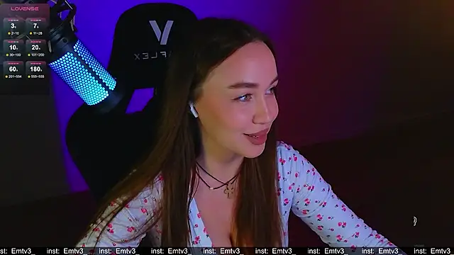 Snapshot of Emili1- chatting on 03/20/26, 12:43 Emili1- online show from 03/20/26, 12:43